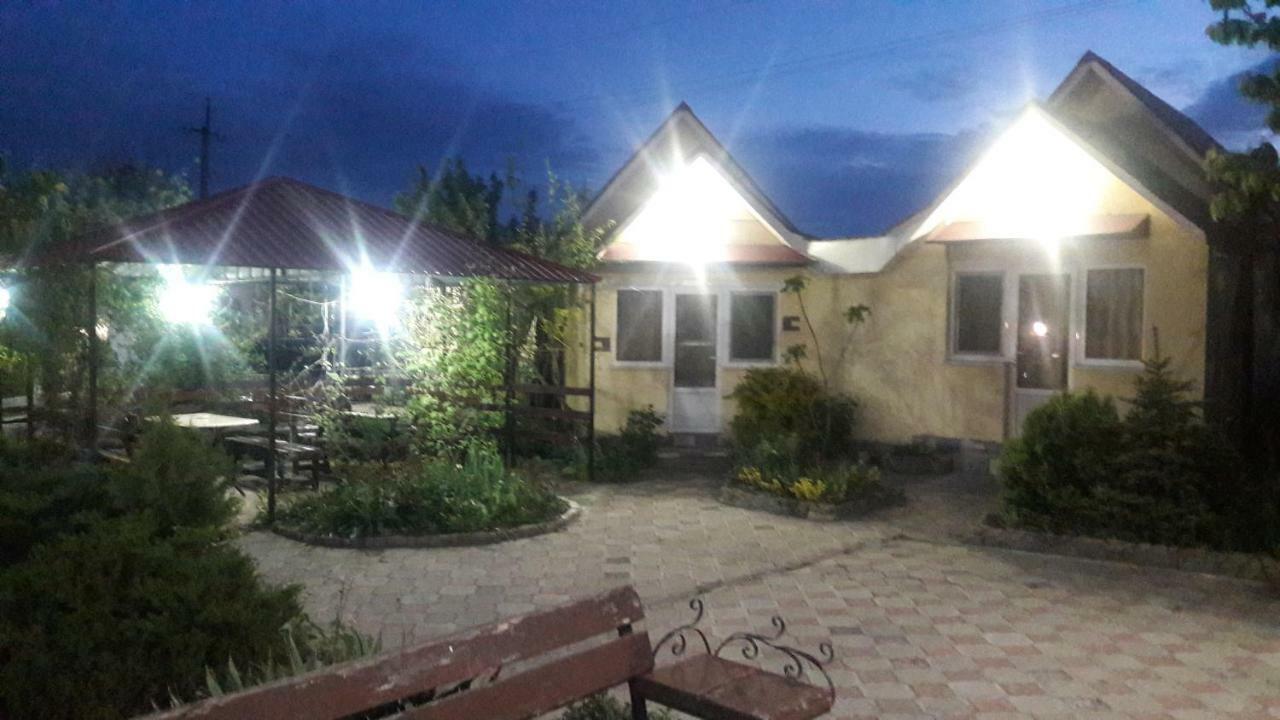 Beregynya Motel Yuzhnoukrainsk ภายนอก รูปภาพ